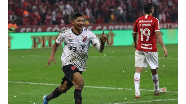 Palmeiras e Athletico chegam a decisão sobre Rony