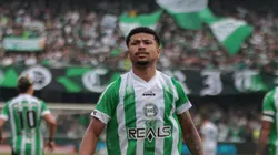 Lucas Ronier comemora seu gol pelo Coritiba. Foto: Robson Mafra/AGIF