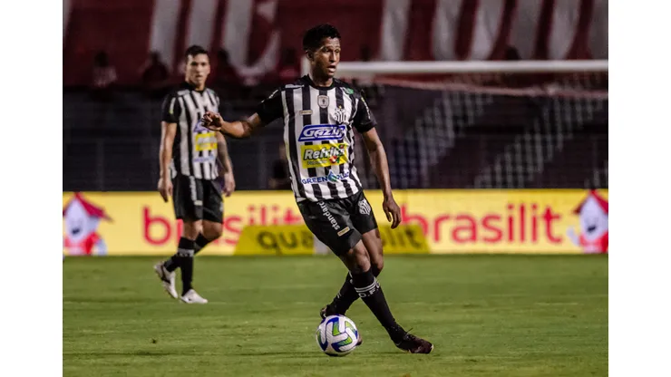 Operário e Goiás duelam pela parte de cima da tabela.