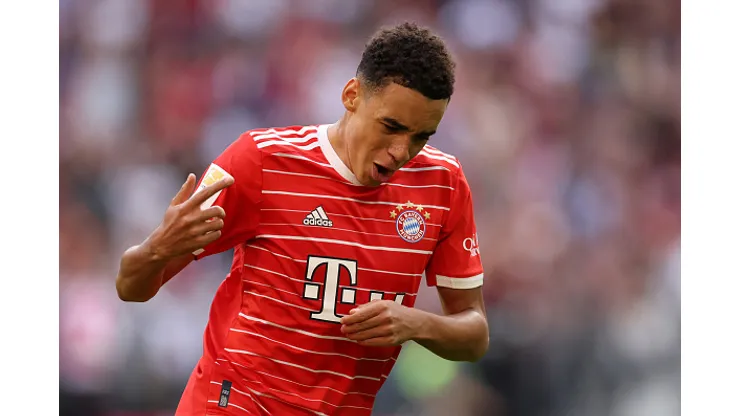 MUNICH, GERMANY - OCTOBER 29: Jamal Musiala of Bayern Munich celebrates after scoring their team's second goal during the Bundesliga match between FC Bayern München and 1. FSV Mainz 05 at Allianz Arena on October 29, 2022 in Munich, Germany. (Photo by Adam Pretty/Getty Images)
