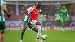 Enner Valencia perdeu pênalti e depois se redimiu pelo Internacional contra o Juventude (Foto: Maxi Franzoi/AGIF)