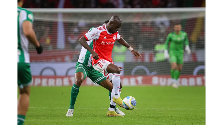 Enner Valencia perdeu pênalti e depois se redimiu pelo Internacional contra o Juventude (Foto: Maxi Franzoi/AGIF)