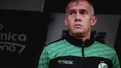 Foto: Ettore Chiereguini/AGIF - Eduardo Baptista fará mudanças na zaga do Juventude contra o Santos nesta terça-feira