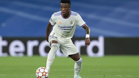 Vini Jr com a camisa do Real Madrid (Foto: Gonzalo Arroyo Moreno/Getty Images)