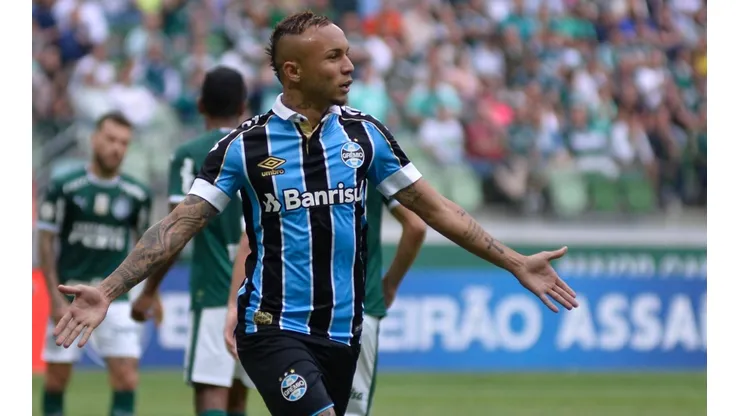 Éverton Cebolinha pode render fortuna ao Fortaleza (Foto: Bruno Ulivieri/AGIF)