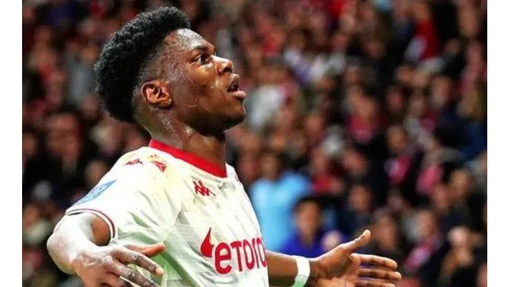 "Já entrou em contato com o staff"; meio-campista do Palmeiras é cotado para substituir Tchouaméni no Monaco