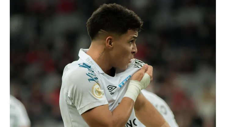 Foto: Robson Mafra/AGIF - Marcos Leonardo pode retornar de lesão para duelo contra o Juventude