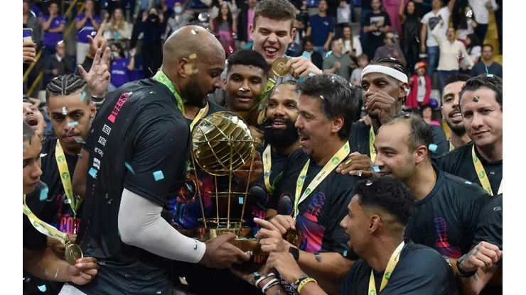 Franca é campeão do NBB pela primeira vez — Foto: Divulgação CBV
