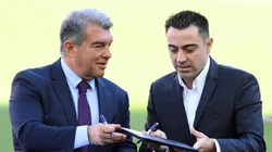 De olho no mercado, Joan Laporta monitora a situação de meio-campista do Vasco e defensor do Santos
