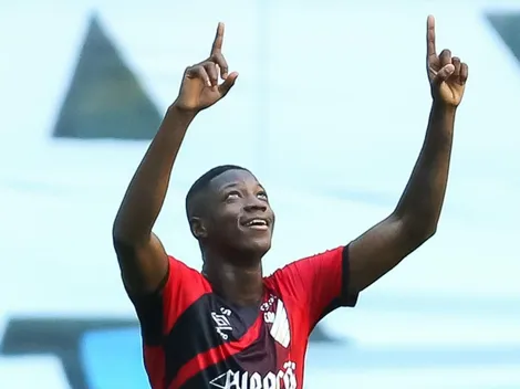 ‘Dança das cadeiras’ fazem Babi puxar a fila em disputa por chance no Athletico