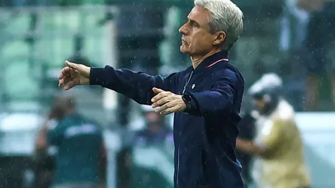 Foto: Marcello Zambrana/AGIF - Luís Castro tem seu trabalho questionado após últimas derrotas