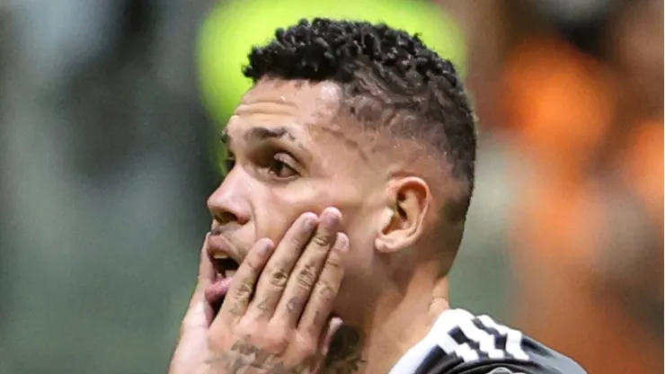 MG - BELO HORIZONTE - 23/06/2024 - BRASILEIRO A 2024, ATLETICO-MG X FORTALEZA - Paulinho jogador do Atletico-MG lamenta durante partida contra o Fortaleza no estadio Arena MRV pelo campeonato Brasileiro A 2024.