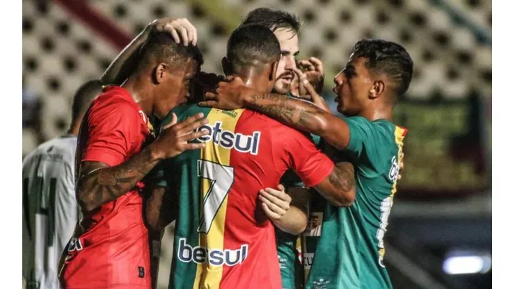 Atacante do Sampaio projeta partida contra o Náutico e 'manda recado': "Força máxima"
