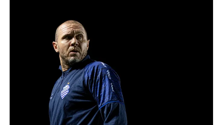 Jorge Rodrigues/AGIF. Mozart recorre à base para suprir desfalques na equipe do CSA