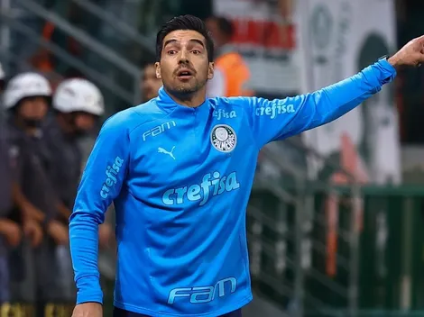 Abel chama a atenção da torcida após a goleada diante do Botafogo