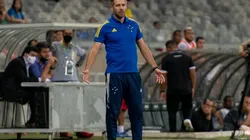 Foto: Alessandra Torres/AGIF - Paulo Pezzolano tem desfalque no sistema defensivo do Cruzeiro