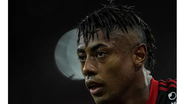 Foto: Thiago Ribeiro/AGIF - Fernebahçe não para em Bruno Henrique e quer meia do Fla
