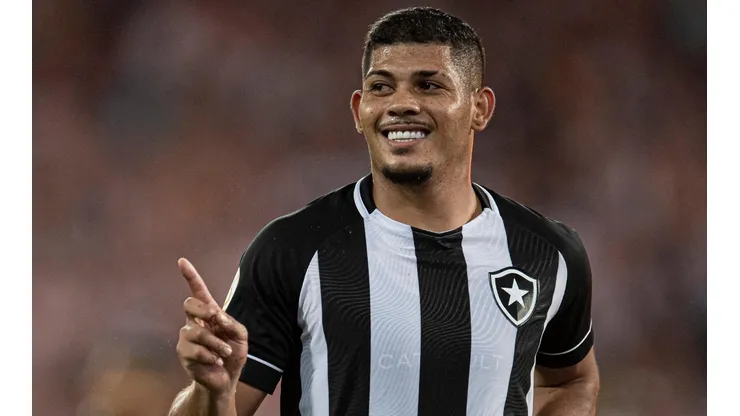 John Textor apresenta projeto tentador para manter Erison no Botafogo