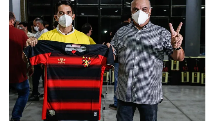 Agif/Paulo Paiva - Romão lidera Sport em confronto com Flamengo que não aconteceu no campo em 87