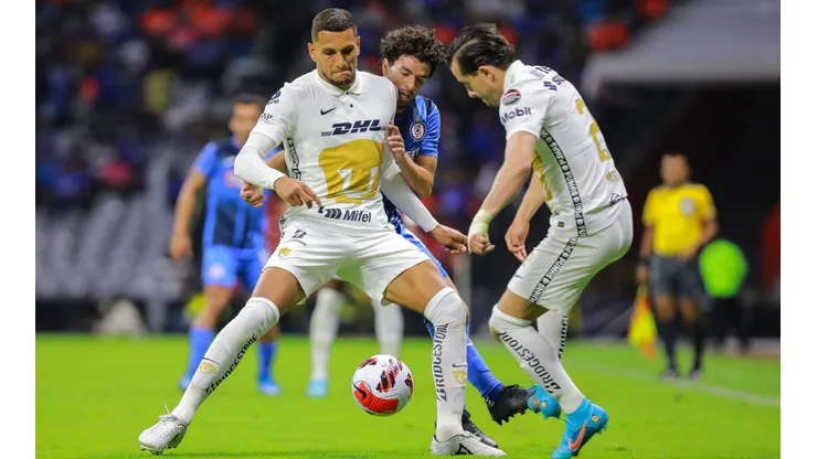 Foto: Manuel Velasquez/Getty Images - Higor Meritão (à esquerda) foi sugerido ao Palmeiras após boas atuações pelo Pumas-MEX