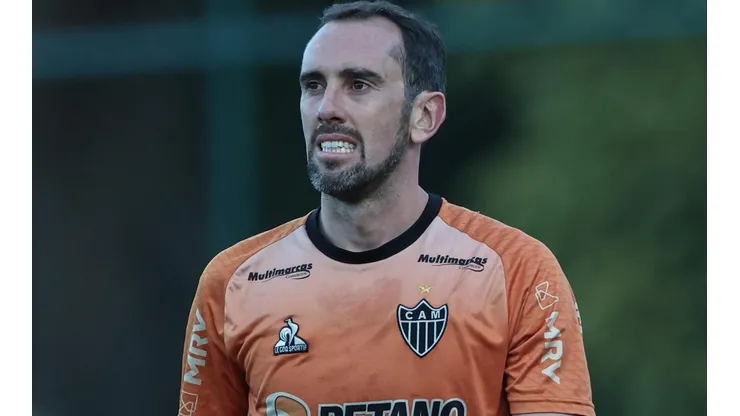 Foto: Pedro Souza / Atlético / Divulgação - Diego Godín: na mira do Vélez Sarsfield, da Argentina