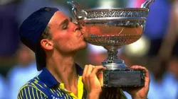 Desconhecido no Brasil e no mundo, Guga conquistou Roland Garros pela primeira vez em 1997 — Foto: Gary M. Prior/Getty Images