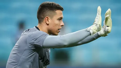 Foto: Pedro H. Tesch/AGIF - Brenno hoje é o titular de Roger Machado na Série B