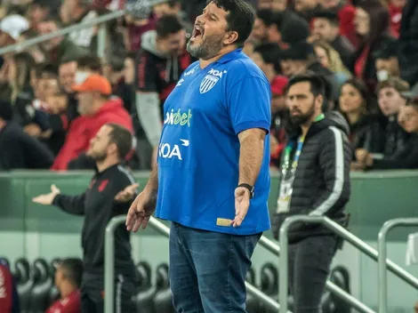 “Seja o que Deus quiser”; Torcida do Avaí se preocupa com desfalques de Barroca para jogo contra Atlético-GO