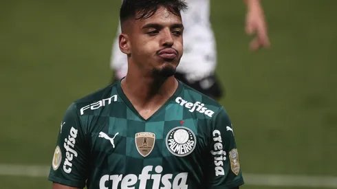 Gabriel Menino tem encontrado espaço no Palmeiras (Foto: Ettore Chiereguini/AGIF)