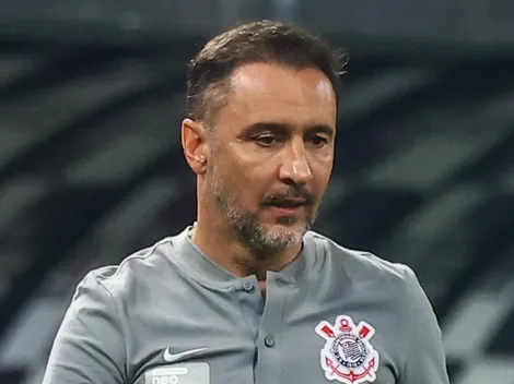 “Elefante branco”; Comentarista ‘crava’ queda no desempenho do Corinthians de Vítor Pereira