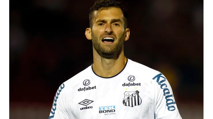 “Diferença enorme”; Léo Baptistão não se intimida e faz promessa à torcida