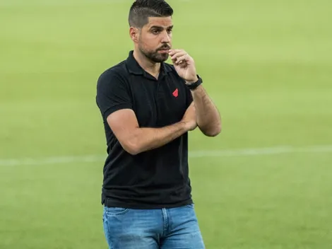 António Oliveira chega ao Cuiabá e web se preocupa com adversário: “Três zagueiros para tentar parar de sofrer gols”