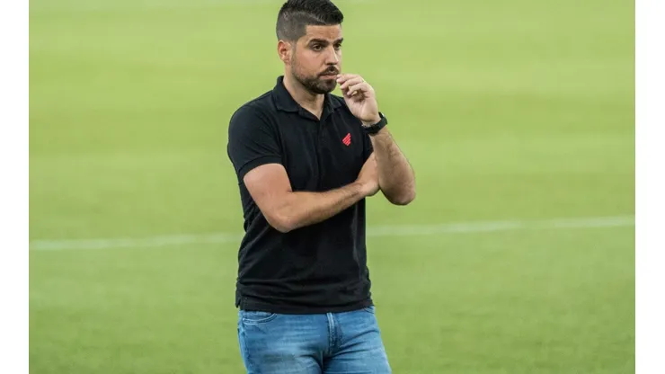 Agif/Robson Mafra - António Oliveira chega ao Cuiabá e web se preocupa com adversário