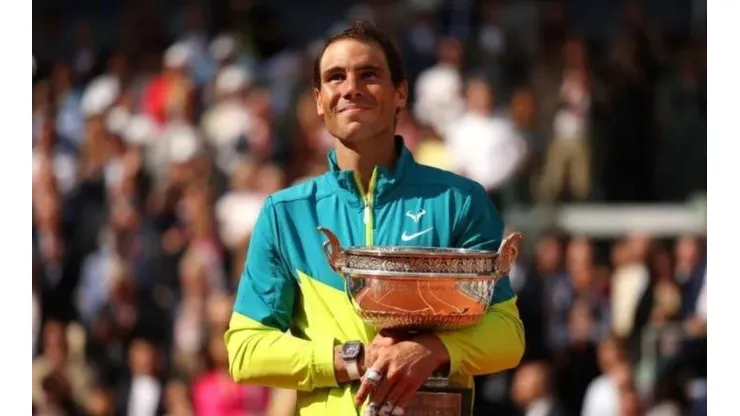 Foto: Adam Pretty/Getty Images - Nadal com a taça de Roland Garros.