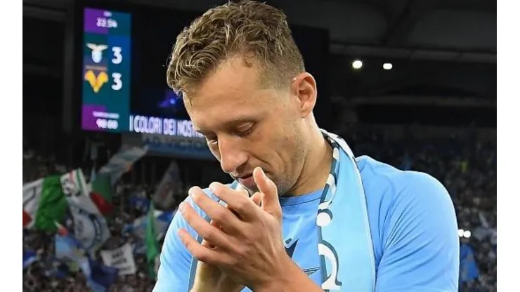 Lucas Leiva revela conversa com dirigente do Grêmio e expõe futuro