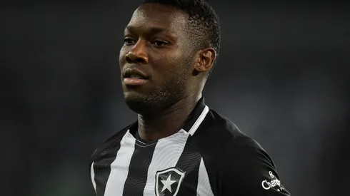 Foto: Thiago Ribeiro/AGIF - Patrick de Paula: volante foi vaiado pela torcida do Botafogo no jogo contra o Goiás