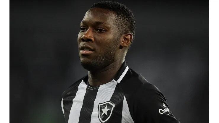 Foto: Thiago Ribeiro/AGIF - Patrick de Paula: volante foi vaiado pela torcida do Botafogo no jogo contra o Goiás