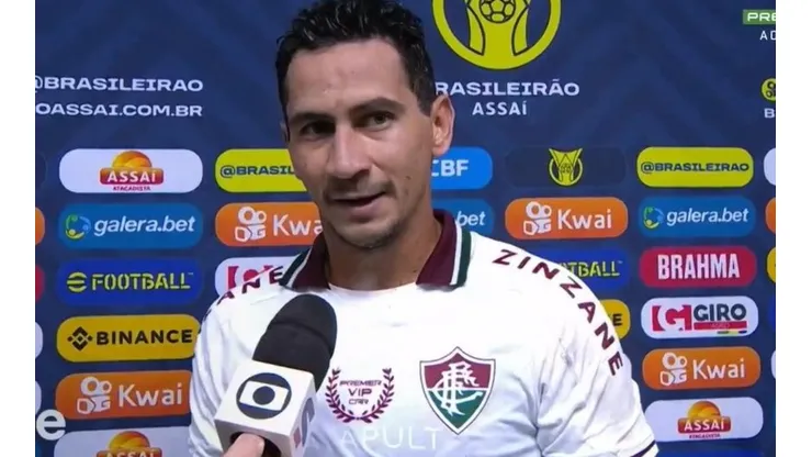 Reprodução TV/ Premiere/GE/ "Não tem condições"; Ganso se irrita com gramado e critica CBF após derrota para o Juventude.
