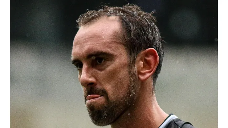 Foto: Fernando Moreno/AGIF - Godín: zagueiro quer deixar o Atlético