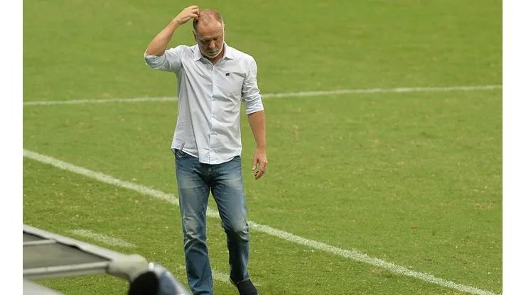 Walmir Cirne/AGIF - Mano agita torcida horas antes do jogo do Inter.
