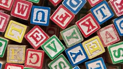 Foto: Pixabay - Blocos com letras.