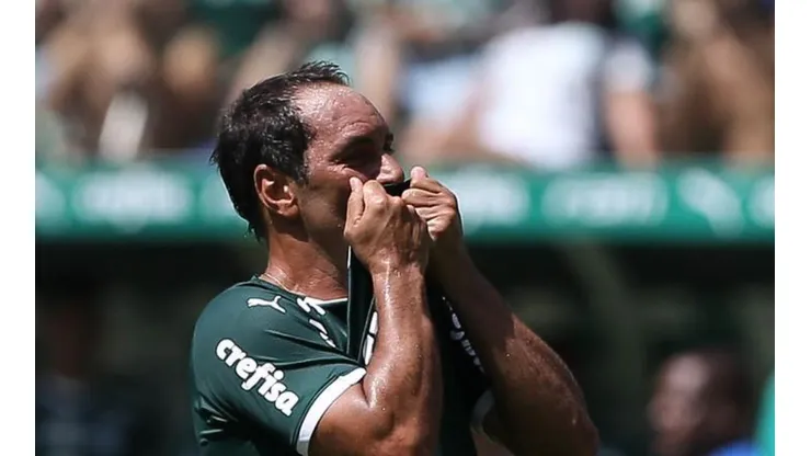  Edmundo 'saí da casinha' e afirma que defensor do Palmeiras é 'injustiçado' por torcedores