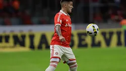 Maxi Franzoi/AGIF - Bustos 'segura' Inter de fechar com lateral.