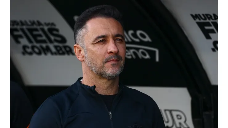 Atlético-GO x Corinthians: Vítor Pereira tem problemas para escalar o Corinthians (Foto: Marcelo Zambrana/AGIF)