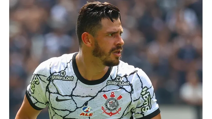 Foto: Marcello Zambrana/AGIF - Giuliano pode retornar ao time titular do Corinthians com tantos desfalques na semana