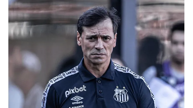 "Decisão de Bustos"; Treinador do Santos 'barra' Menino da Vila e situação repercute na web