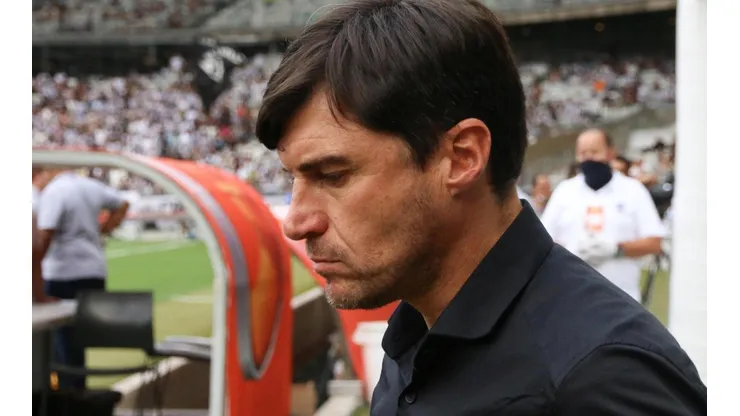 Foto: Fernando Moreno/AGIF - Cacique Medina: técnico criticou a direção do Internacional