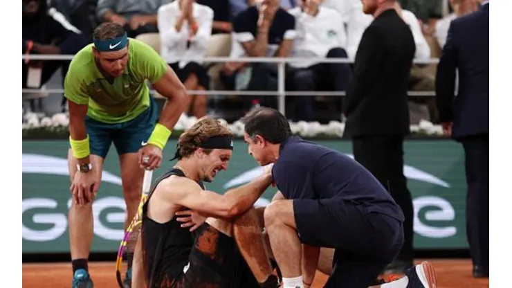 Zverev sofreu uma lesão séria no tornozelo
