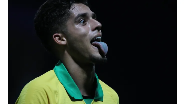 Yan Couto foi revelado no rival Coritiba (Foto: Heber Gomes/AGIF)