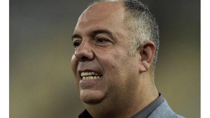"Ele recebe R$ 625 mil por mês"; Braz é informado que Benfica pode 'fisgar' meia do Fla